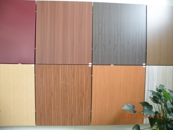 Herstellung von Aluminium-Verbundplatten aus Holz aus Alucobond-Zeichnung zur Verkleidung von Vorhangwänden