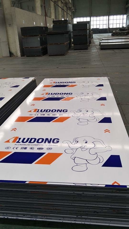 3 mm 4 mm 5 mm Dicke ACP PVDF Bürste Farbe Aludong Aluminium Composite Panel Verkleidungswand