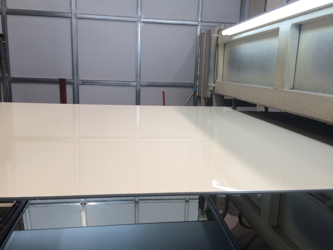 OEM Schutzfilm Aluminium-Verbundplatte mit hohem Glanz und 0,022 mm-0,050 mm Alu-Spule Dicke