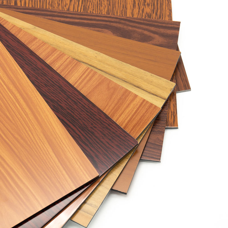 Sichere Verpackung: Holz-Aluminium-Verbundplatte 4 mm, PVDF-Beschichtung, Schalldämmung für Flughafen-Wandpaneele der Güteklasse Alucobond