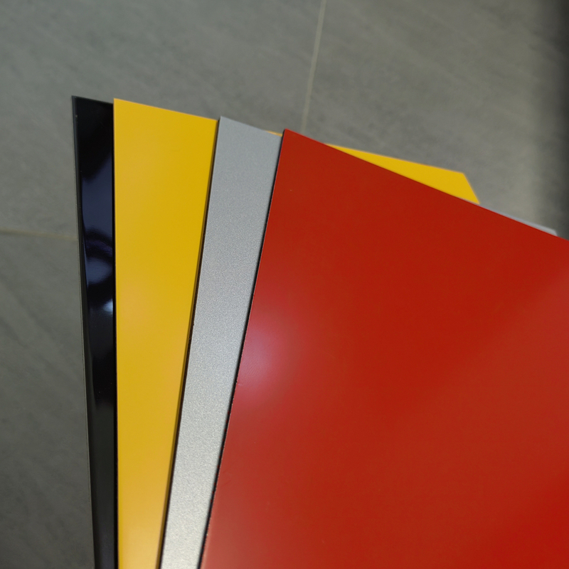 OEM Schutzfilm Aluminium-Verbundplatte mit hohem Glanz und 0,022 mm-0,050 mm Alu-Spule Dicke