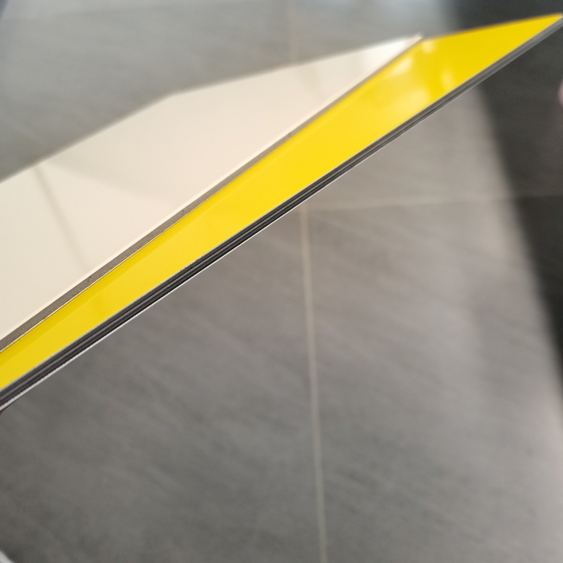 OEM Schutzfilm Aluminium-Verbundplatte mit hohem Glanz und 0,022 mm-0,050 mm Alu-Spule Dicke