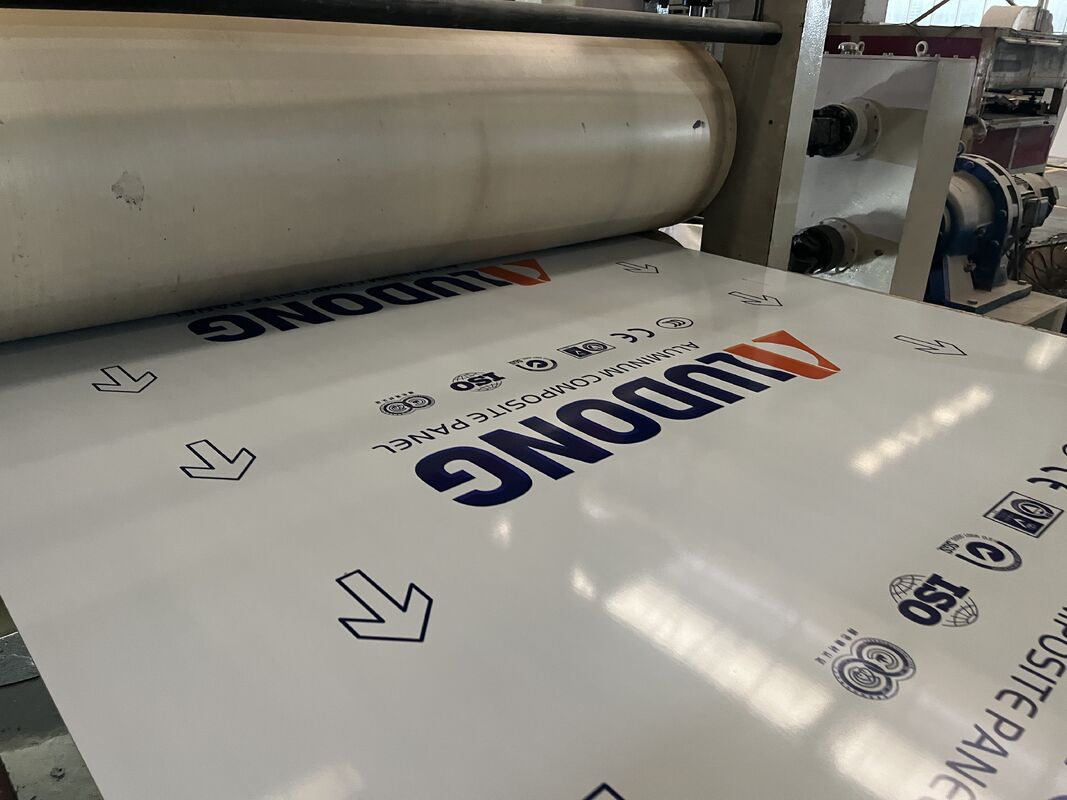 FR Klasse A2 PVDF beschichtet feuerfest ALUDONG Aluminiumverbundplatten 4 mm Dicke für Gebäude