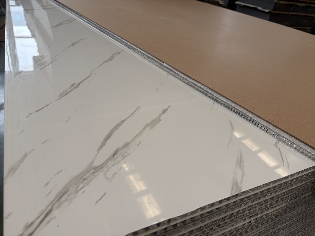 Aluminium-Wabenplatte für Decken, Dächer, Innen- und Außenwandverkleidungen