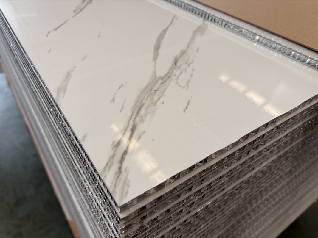 Aluminium-Wabenplatte für Decken, Dächer, Innen- und Außenwandverkleidungen