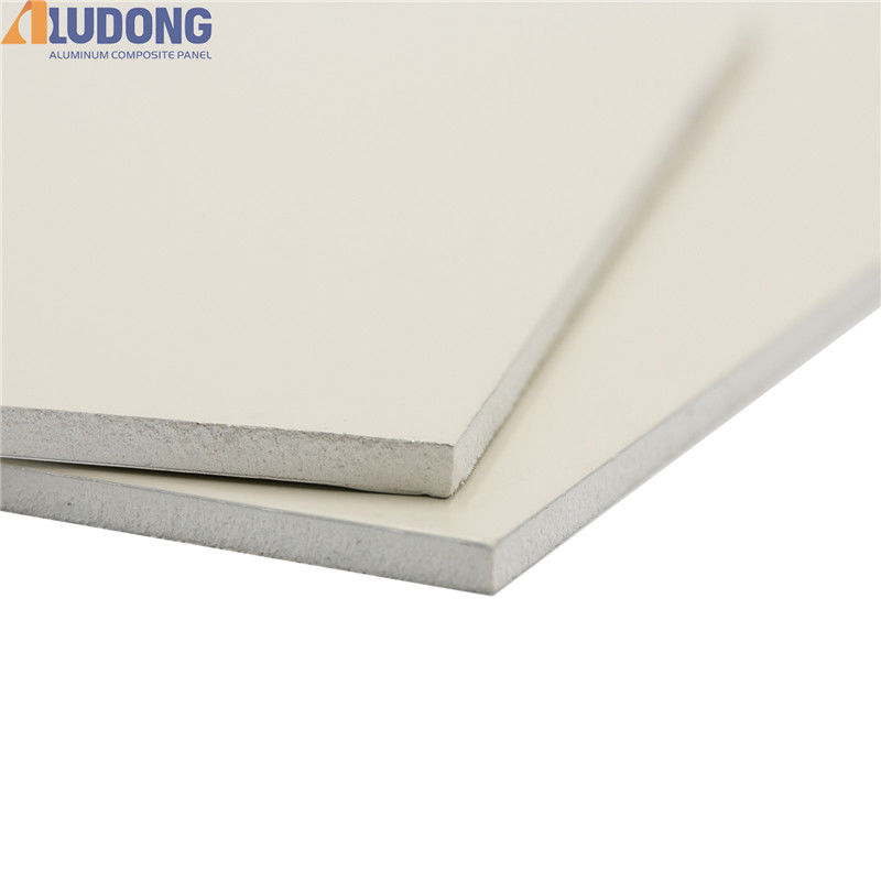 A2 Feuerdichte Aluminiumverbundplatte 4 mm, PVDF-Beschichtung, nicht brennbar für Vorhangwand Alucobond-Klasse
