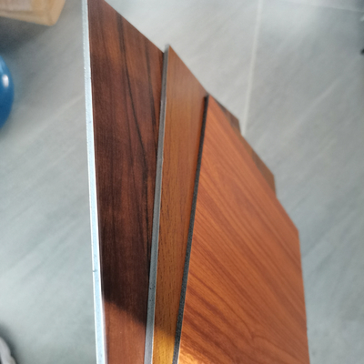 Vielseitige Größen und Farben für Holz-Aluminium-Verbundplatten mit PVDF-Filmlaminierung